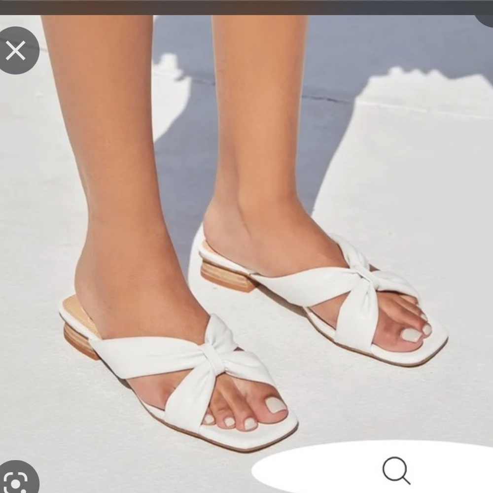 New in box Vici Cherie sandals size 9